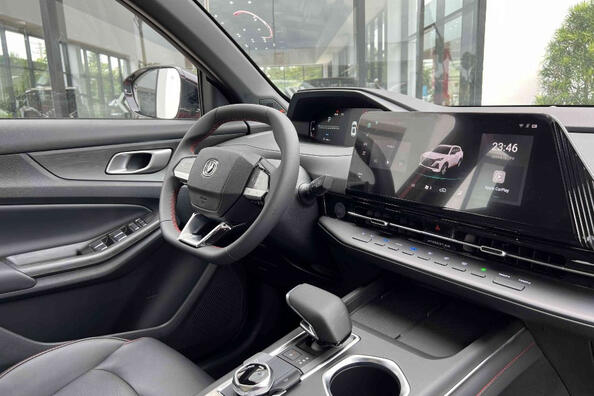 Changan CS55 PLUS II generazione: un crossover elegante con interni spaziosi Foto 6