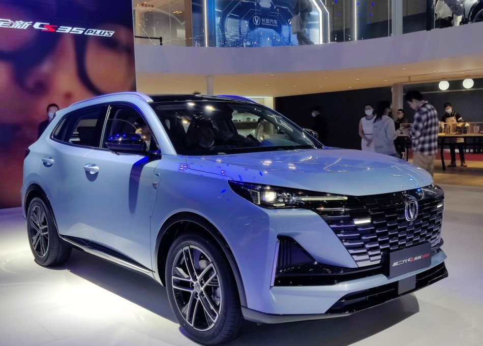 Changan CS55 PLUS II generazione: un crossover elegante con interni spaziosi