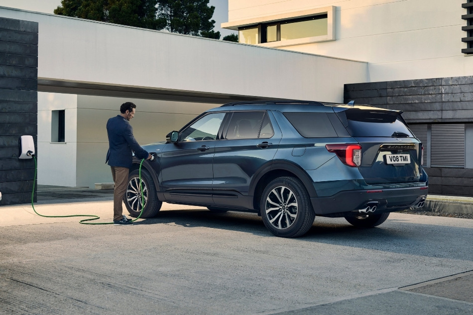Ford Explorer Hybrid: un compromesso economico nel mondo dei grandi crossover