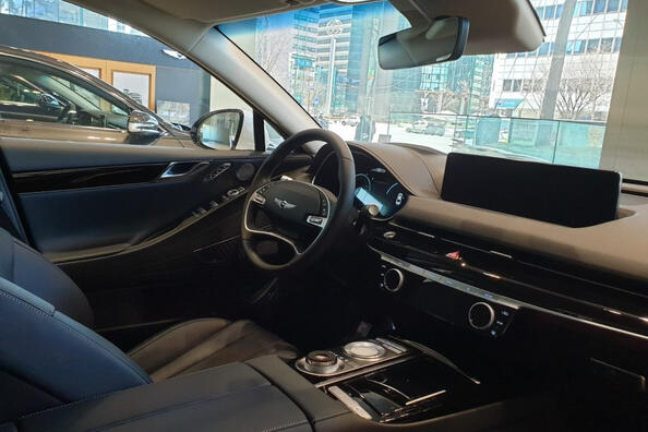Recensione della berlina elettrificata Genesis G80: lusso elettrificato Foto 6