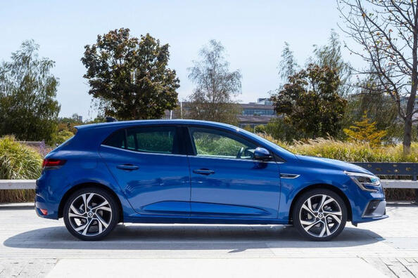 Renault Megane Hatchback: fascino francese con le nuove tecnologie Foto 3