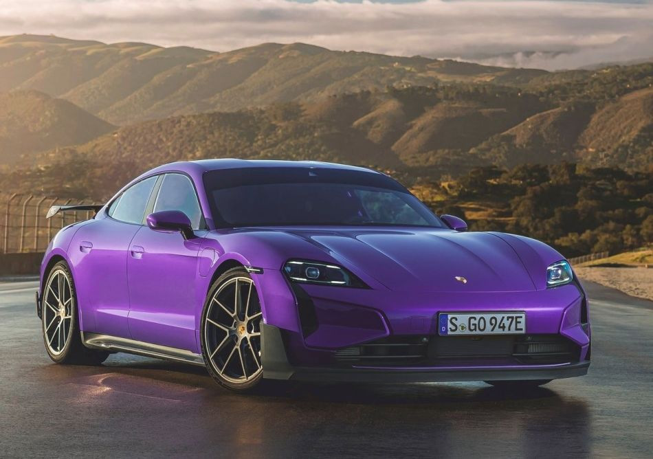 La Porsche Taycan 2024 aggiornata: veloce, a lungo raggio e ancora più raffinata
