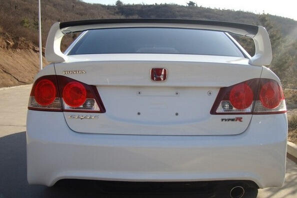 È possibile installare da soli uno spoiler su un’auto? Foto 2