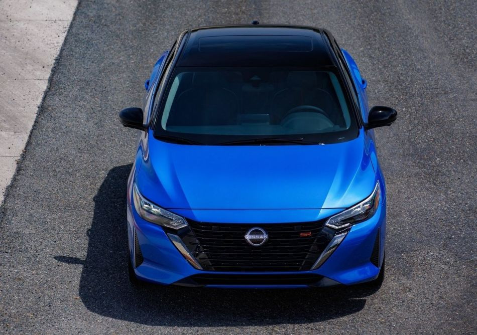 Nissan Sentra 2023: una berlina di fascia media dal look aggiornato
