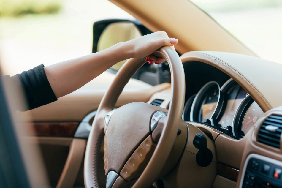 Cinghia per volante fai da te: scegliere il materiale perfetto