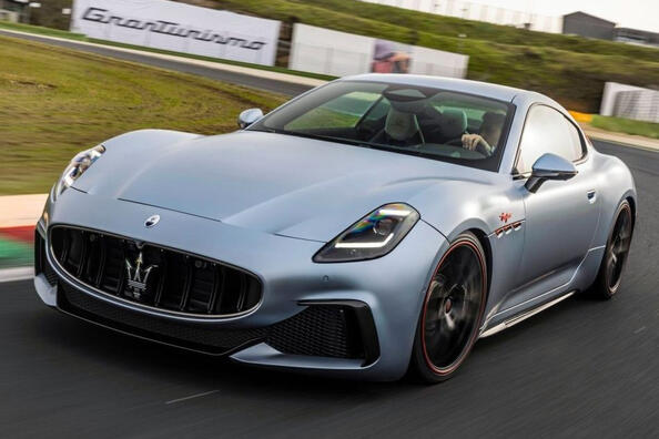 Recensione della coupé di lusso Maserati GranTurismo di seconda generazione Foto 2
