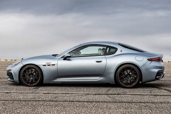 Recensione della coupé di lusso Maserati GranTurismo di seconda generazione Foto 3