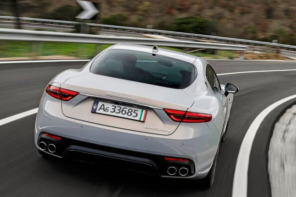 Recensione della coupé di lusso Maserati GranTurismo di seconda generazione Foto 4