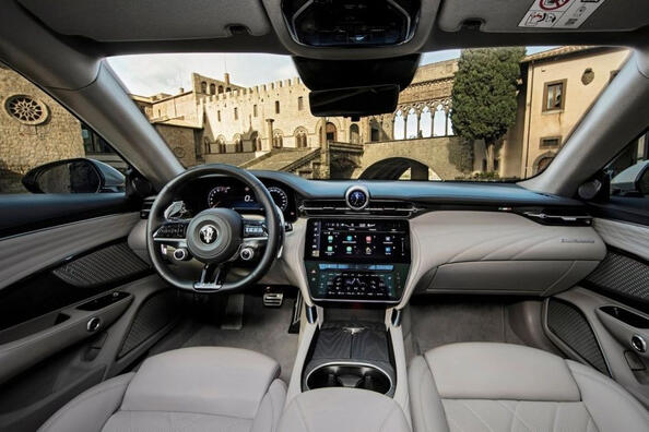 Recensione della coupé di lusso Maserati GranTurismo di seconda generazione Foto 6
