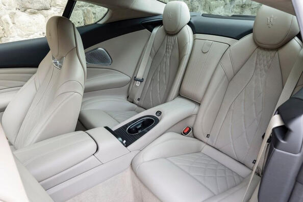 Recensione della coupé di lusso Maserati GranTurismo di seconda generazione Foto 8