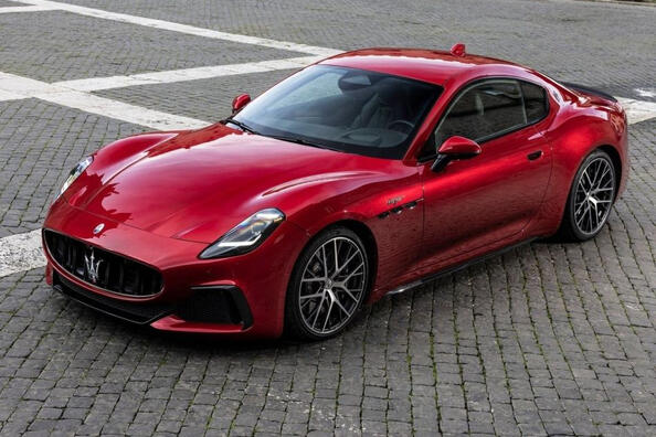 Recensione della coupé di lusso Maserati GranTurismo di seconda generazione Foto 1