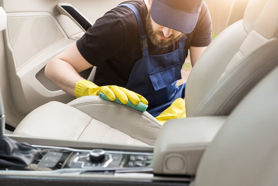 Pelle liquida: salvezza per gli interni dell’auto