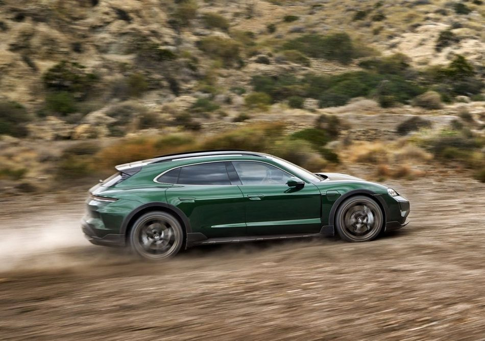 Porsche Taycan Cross Turismo 2024: station wagon elettrica aggiornata