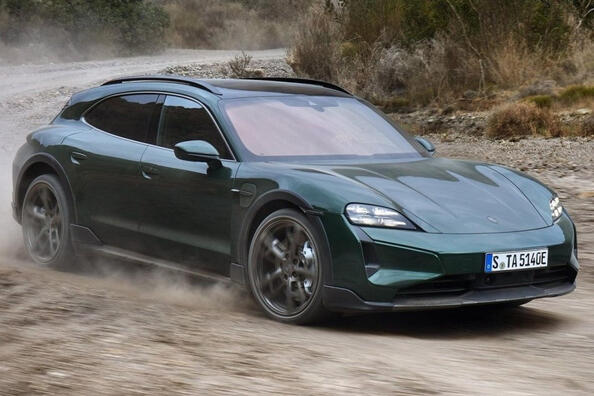 Porsche Taycan Cross Turismo 2024: station wagon elettrica aggiornata Foto 3
