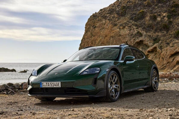 Porsche Taycan Cross Turismo 2024: station wagon elettrica aggiornata Foto 2