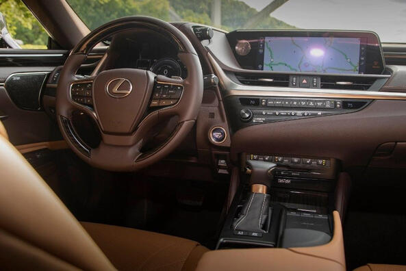 Lexus ES Hybrid: lusso e silenzio a trazione elettrica Foto 5