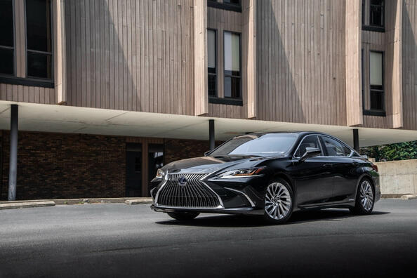 Lexus ES Hybrid: lusso e silenzio a trazione elettrica Foto 2