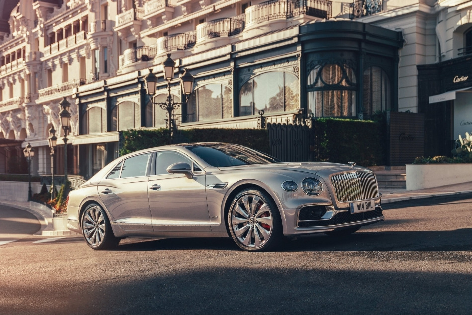 Bentley Flying Spur: una berlina di lusso che unisce tradizione e tecnologia