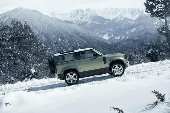 Land Rover Defender 90: una rivisitazione del SUV a tre porte Foto 4