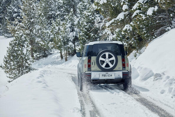 Land Rover Defender 90: una rivisitazione del SUV a tre porte Foto 5
