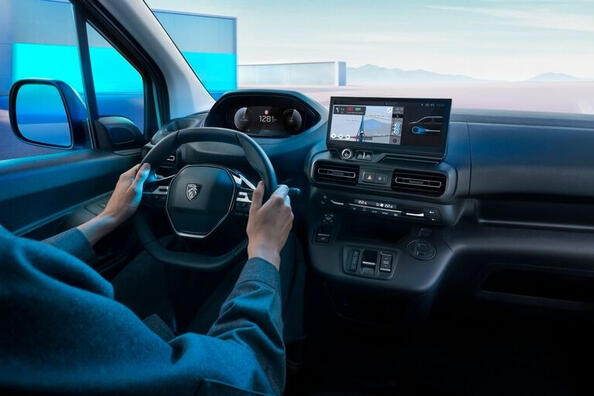 Recensione del furgone elettrico Peugeot e-Partner 2024 aggiornato Foto 5