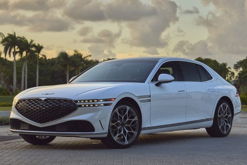 Revisione della berlina di lusso di seconda generazione Genesis G90