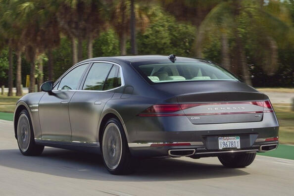 Revisione della berlina di lusso di seconda generazione Genesis G90 Foto 4