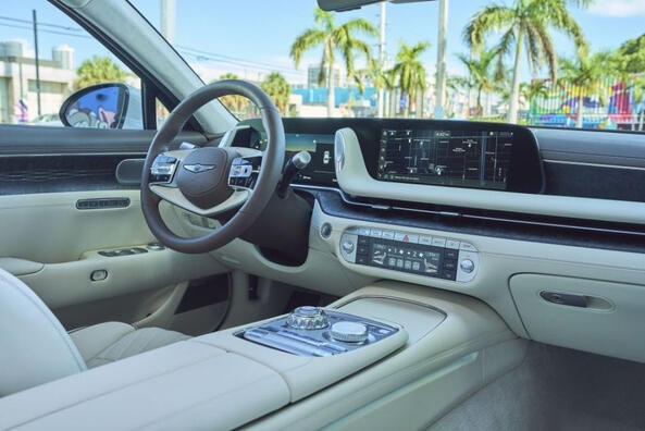 Revisione della berlina di lusso di seconda generazione Genesis G90 Foto 5