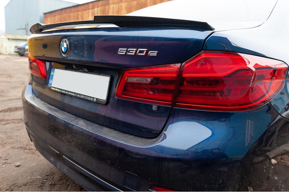 BMW Serie 5 G30/G31 2017–2023 Spoiler M4-Style (Nero Lucido) Foto 2