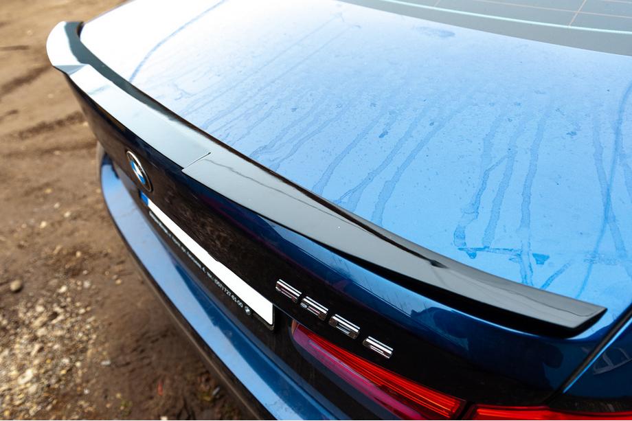 BMW Serie 5 G30/G31 2017–2023 Spoiler M4-Style (Nero Lucido) Foto 3
