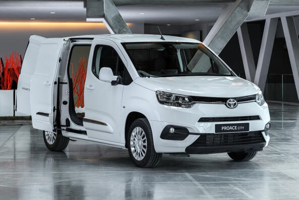 Recensione del furgone compatto Toyota Proace City Van Foto 2