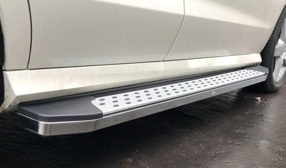 Perché hai bisogno di davanzali laterali su un’auto?