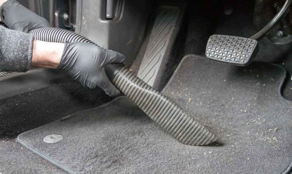 Come pulire i tappetini dell’auto: metodi collaudati