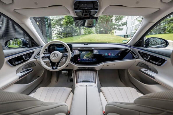 Recensione Mercedes-Benz Classe E 2023: una nuova dimensione del lusso Foto 5