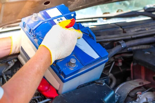 Come rimuovere correttamente la batteria dall’auto?