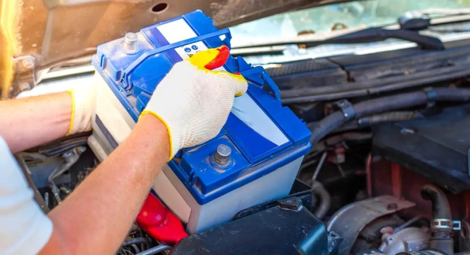 Come rimuovere correttamente la batteria dall’auto?