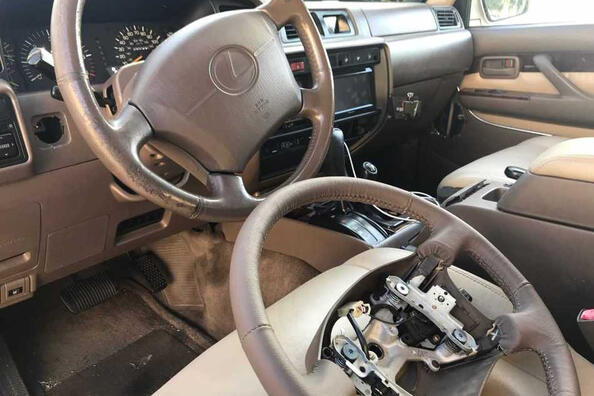 È possibile sostituire il volante di un’auto?