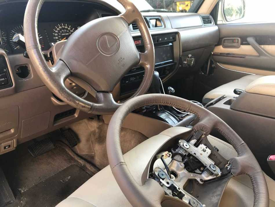 È possibile sostituire il volante di un’auto?