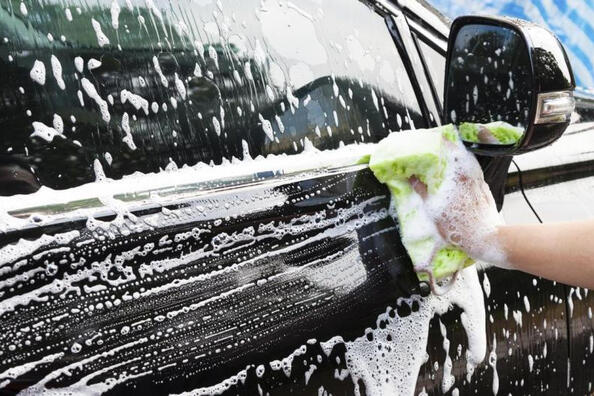 È possibile lavare l’auto con prodotti per la casa?