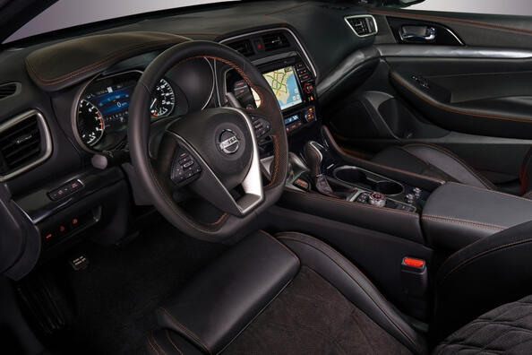 Una rivisitazione della comoda ed elegante berlina Nissan Maxima Foto 5