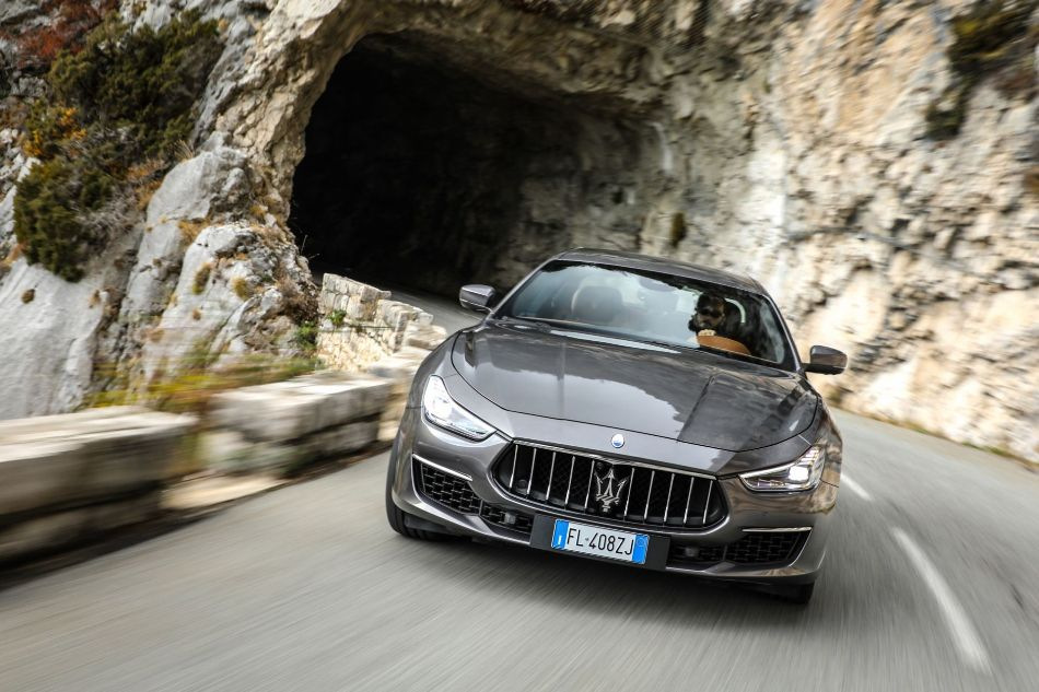 Una recensione della berlina italiana ad alte prestazioni Maserati Ghibli