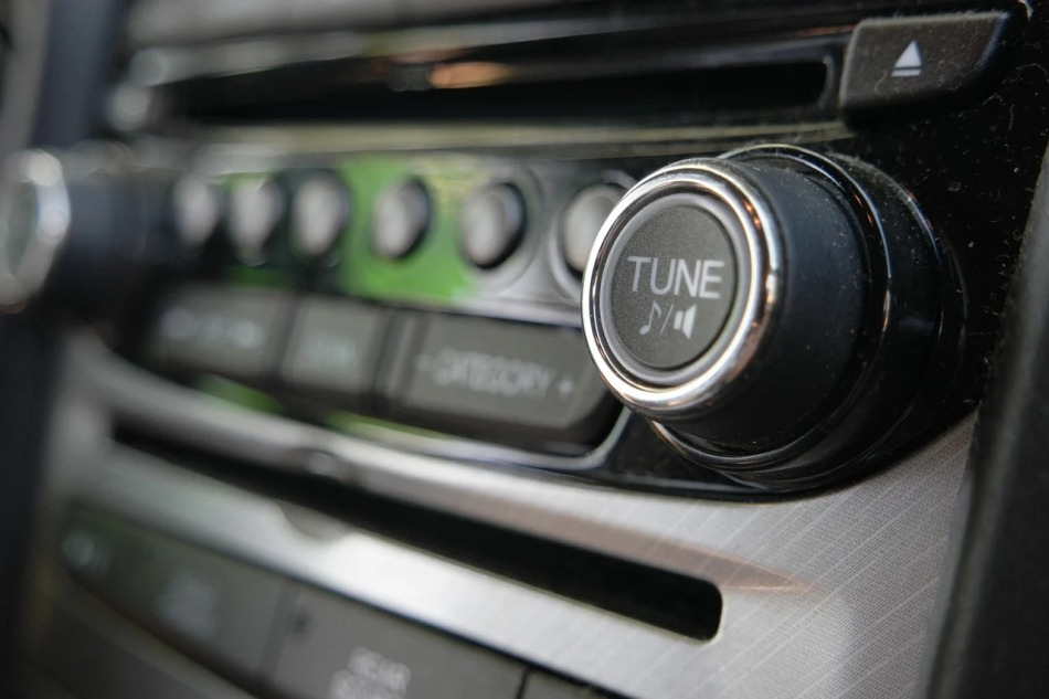 Come migliorare il suono dell’impianto audio dell’auto?