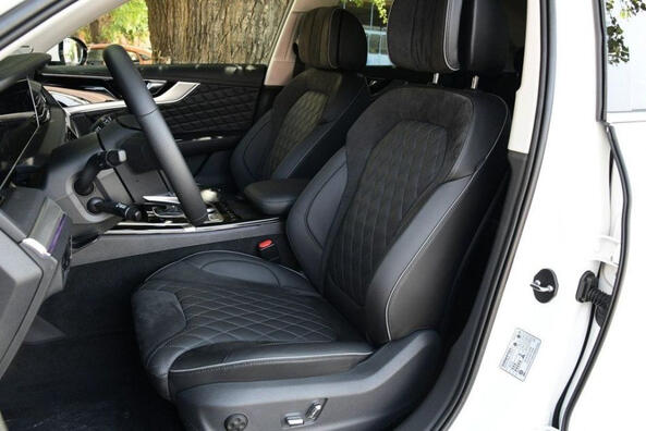 Hongqi HS5: un nuovo sguardo al premium cinese Foto 6