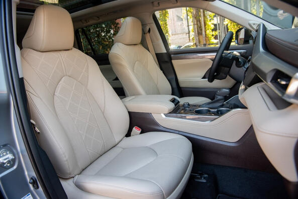 Recensione della generazione Toyota Highlander IV: un crossover familiare affidabile Foto 5