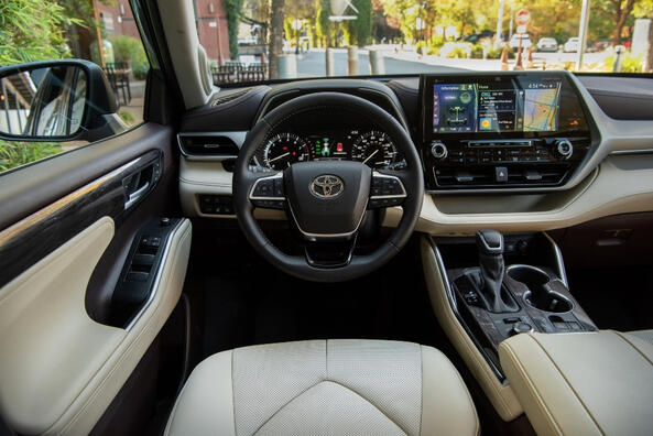 Recensione della generazione Toyota Highlander IV: un crossover familiare affidabile Foto 4