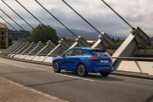 Ford Kuga 2024: un crossover aggiornato con nuove funzionalità Foto 3