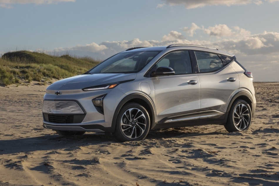 Chevrolet Bolt EUV: crossover compatto elettrico con autonomia fino a 400 km
