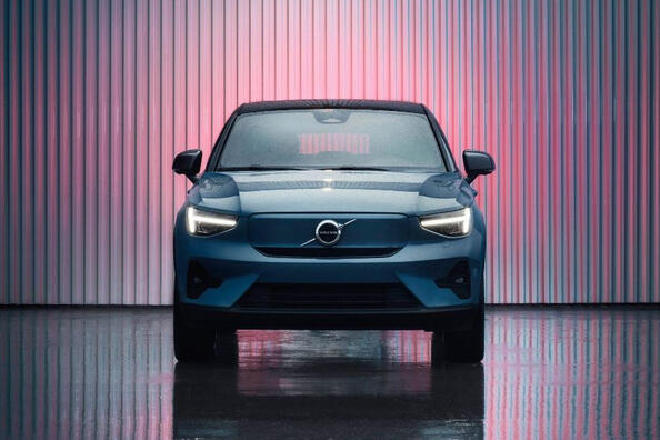 Crossover elettrico Volvo C40 da 408 cavalli