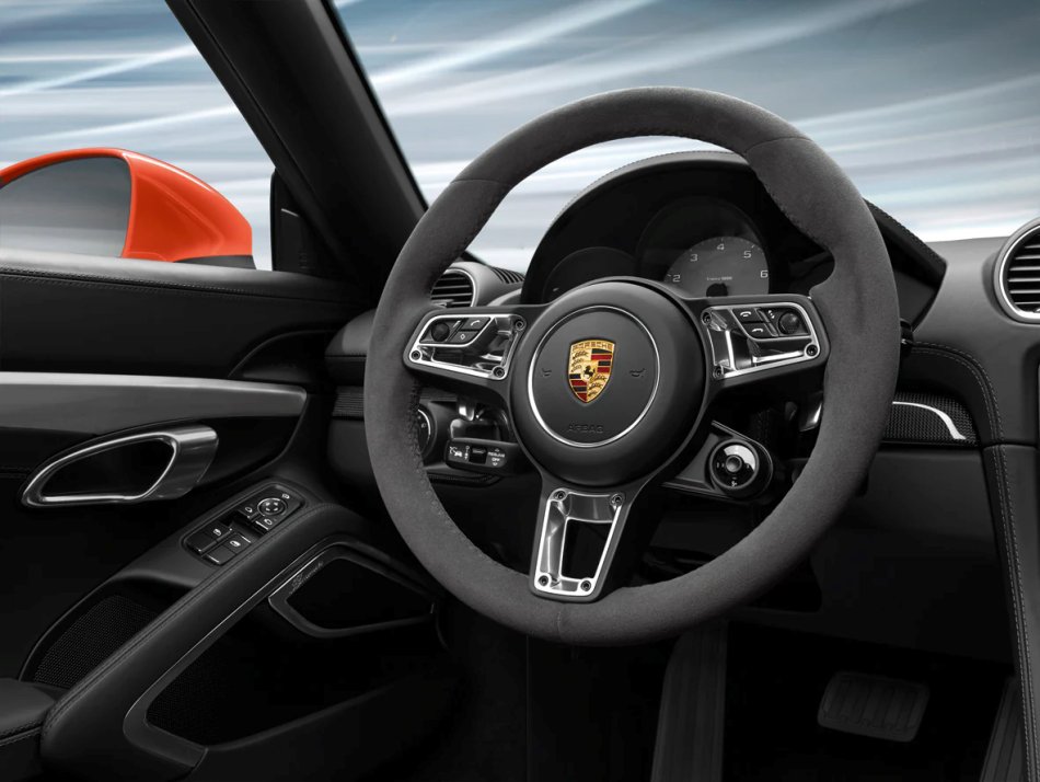 Quale materiale è meglio scegliere per la cinghia del volante dell’auto?