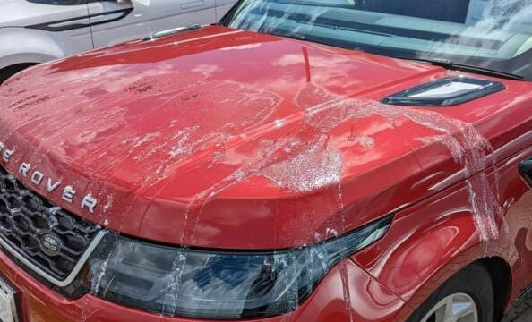 Cosa fare se l’auto è ricoperta di vernice o acido?